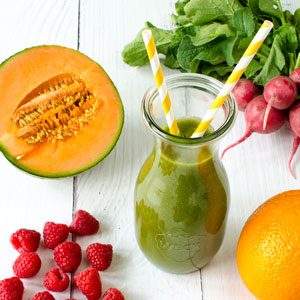 Hauptsache <strong>Strohhalm</strong>. Ich trinke Smoothie mit einem Strohhalm.